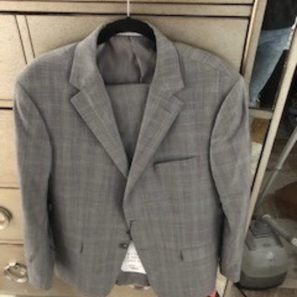 Brand New w/ Tags 44R Hickey Freeman Suit